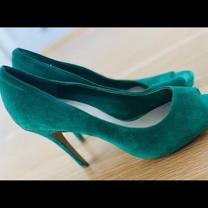 Nine West Green suede heels